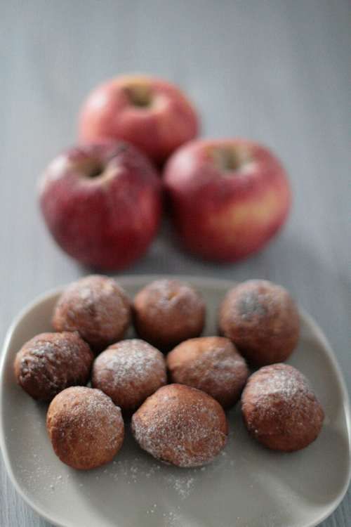Carnival sweets: apple fritters with sourdough