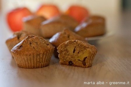 Muffins integrais com maçãs e passas