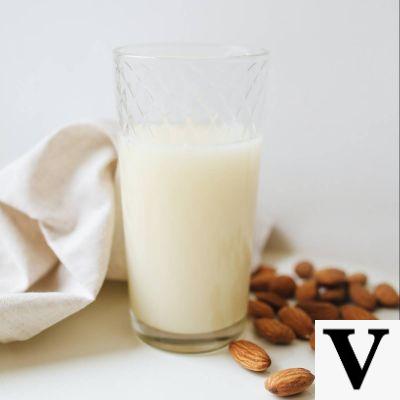 Organic almond milk: how to prepare it at home
