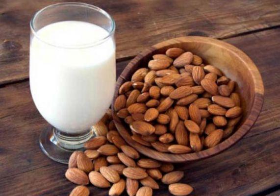 Almond milk: benefits and how to do it