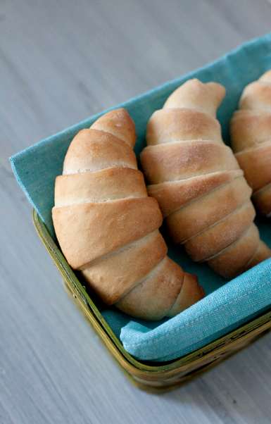 Homemade croissants and brioches with sourdough without hydrogenated fats