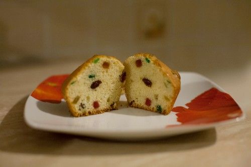 Muffins navideños con pasas y fruta confitada (receta vegana)