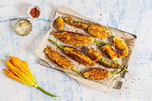 Zucchini flowers: benefits and recipes
