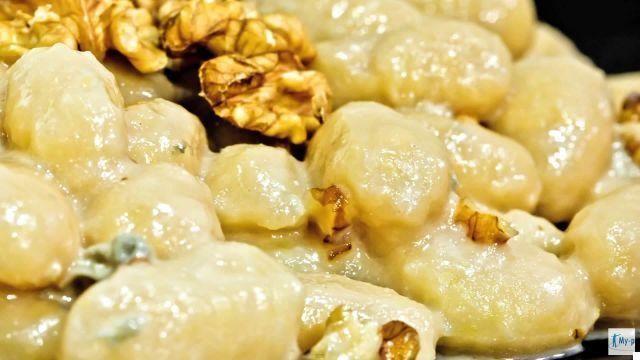 Protein gnocchi with gorgonzola and walnuts