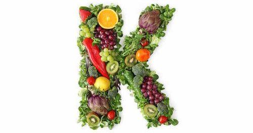 Alimentos que contêm vitamina K.