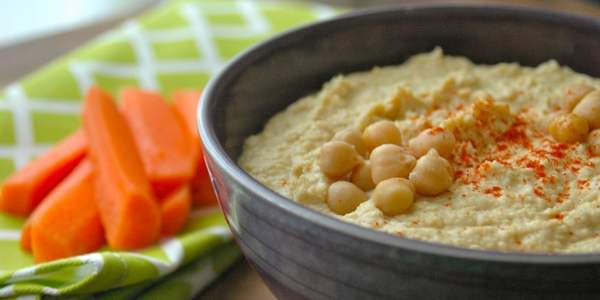Hummus: the traditional recipe and 5 tasty variations
