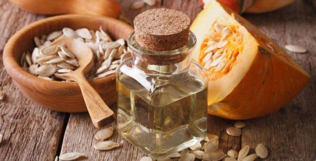 Pruebe el aceite de semilla de calabaza contra el colesterol