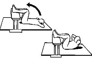 Faça abdominais em um banco plano com os quadris flexionados a 90 graus e os pés apoiados em uma elevação