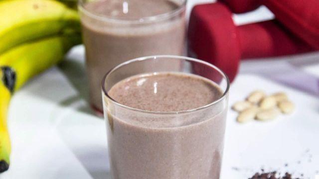Protein Shake with Almonds, Banana and Cocoa