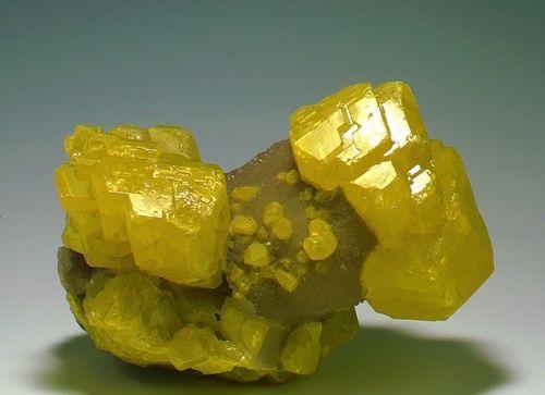 Sulfur: properties, benefits, curiosities
