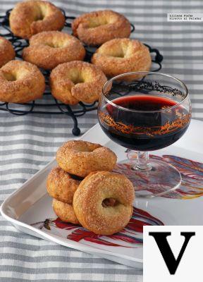 Vegan recipes: red wine and hazelnut donuts